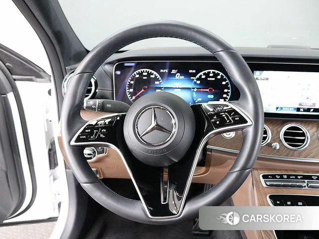 Mercedes-Benz E-Class W213 2023 Белый из Кореи, фото 5