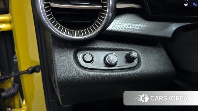 Chevrolet (GM Daewoo) Trax Crossover 2023 Желтый из Кореи, фото 5