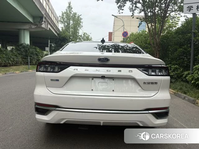 Ford Mondeo 2023 Белый из Китая, фото 5
