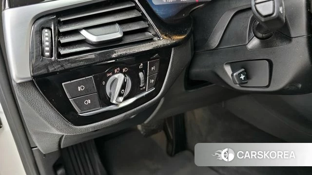 BMW 5 Series (G30) 2019 Белый из Кореи, фото 5