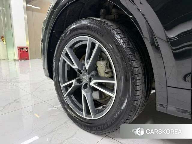 Audi Q5L 2021 Черный из Китая, фото 5