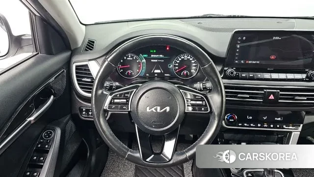 Kia Seltos 2022 Белый из Кореи, фото 5