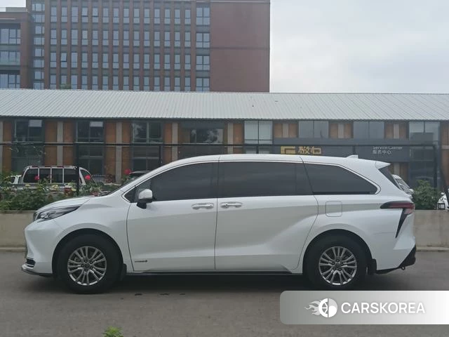 Toyota Saina 2022 Белый из Китая, фото 5