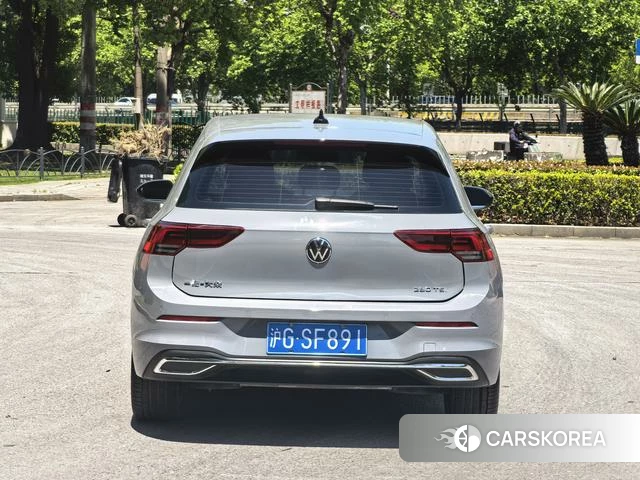 Volkswagen Golf 2023 Серебристо-серый из Китая, фото 5