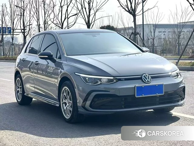 Volkswagen Golf 2024 Серебристо-серый из Китая, фото 5