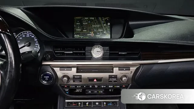 Lexus New ES300h 2018 Серебристо-серый из Кореи, фото 5