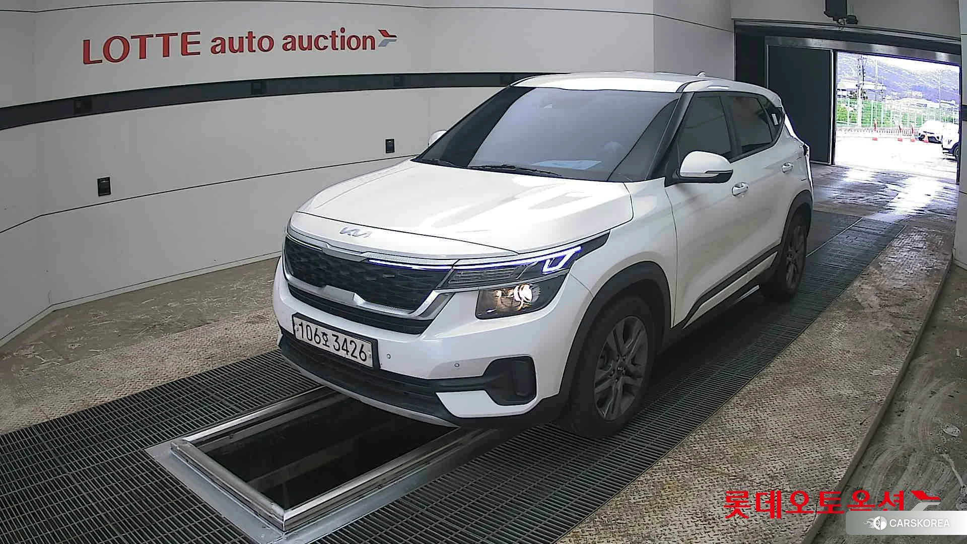 Kia Seltos 2022 Белый из Кореи, фото 5