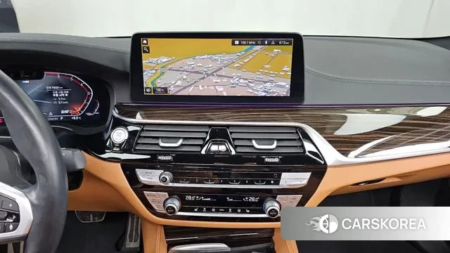 BMW 5 Series (G30) 2021 Белый из Кореи, фото 5