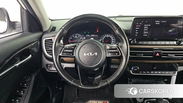 Kia Seltos 2022 Белый из Кореи, фото 5