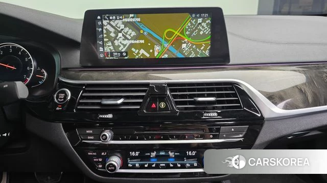 BMW 5 Series (G30) 2018 Белый из Кореи, фото 5