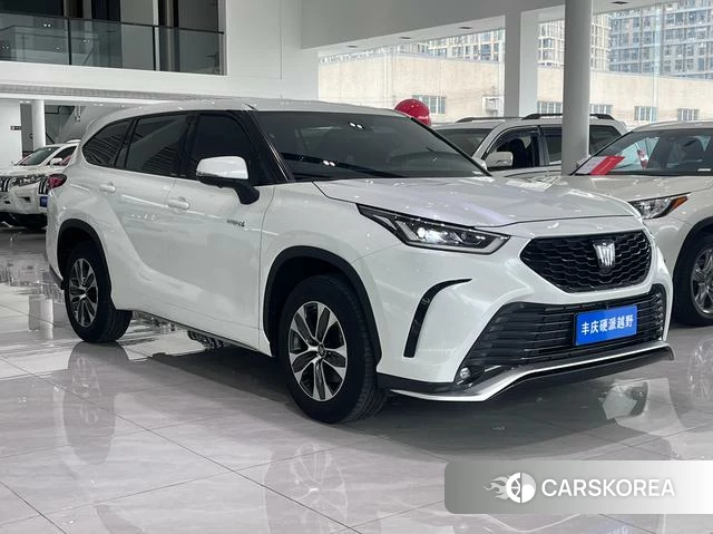 Toyota Crown Lufang 2021 Белый из Китая, фото 5