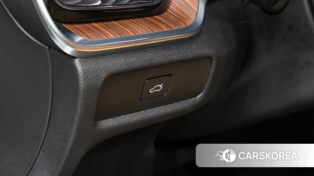 Volvo V60 Cross-Country 2nd Generation 2023 Белый из Кореи, фото 5