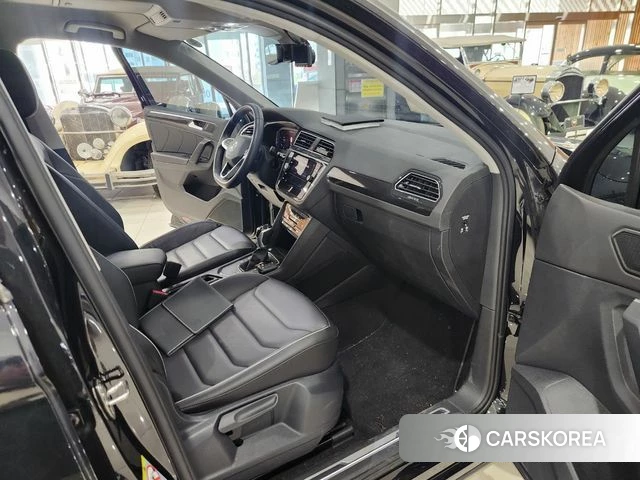Volkswagen Tiguan second Generation 2022 Черный из Кореи, фото 5