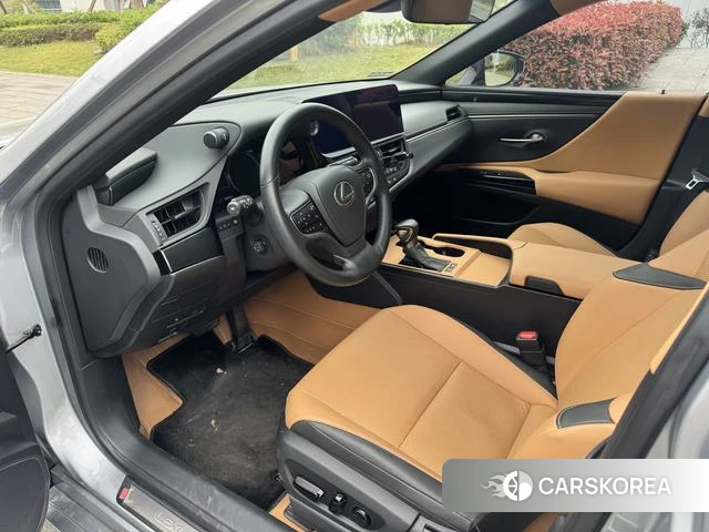 Lexus ES 2024 Серебристо-серый из Китая, фото 5