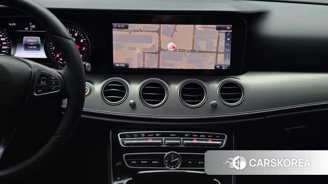 Mercedes-Benz E-Class W213 2018 Белый из Кореи, фото 5