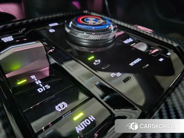 BMW 5 Series (G60) 2024 Серебристо-серый из Кореи, фото 5