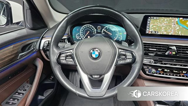BMW 5 Series (G30) 2019 Белый из Кореи, фото 5