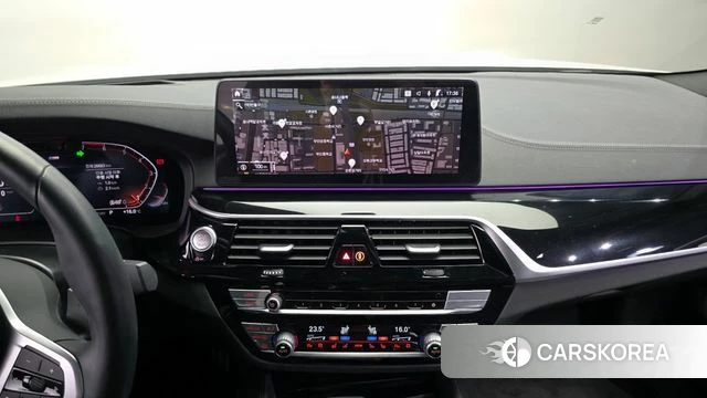 BMW 5 Series (G30) 2022 Белый из Кореи, фото 5