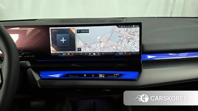 BMW 5 Series (G60) 2025 Серый из Кореи, фото 5