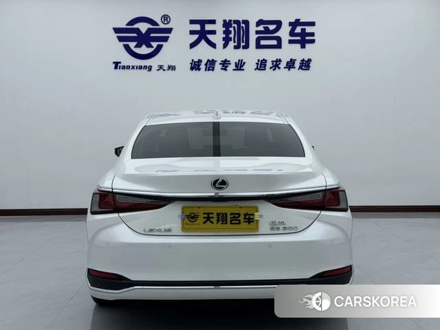 Lexus ES 2024 Белый из Китая, фото 5