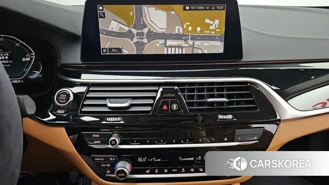 BMW 5 Series (G30) 2020 Белый из Кореи, фото 5