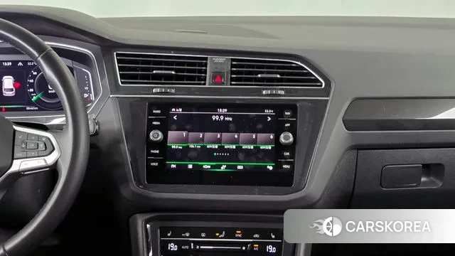 Volkswagen Tiguan second Generation 2022 Белый из Кореи, фото 5