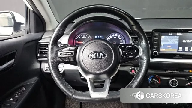 Kia Stonic 2018 Белый из Кореи, фото 5