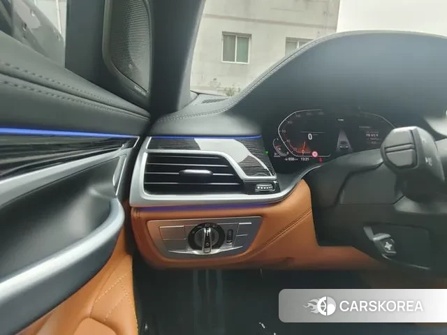 BMW 7 Series (G11) 2021 Серебристо-серый из Кореи, фото 5