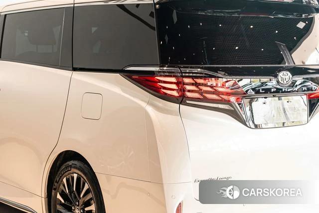 Toyota Elfa 2024 Белый из Китая, фото 5