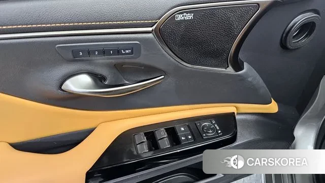 Lexus ES300h 7th generation 2025 Серый из Кореи, фото 5