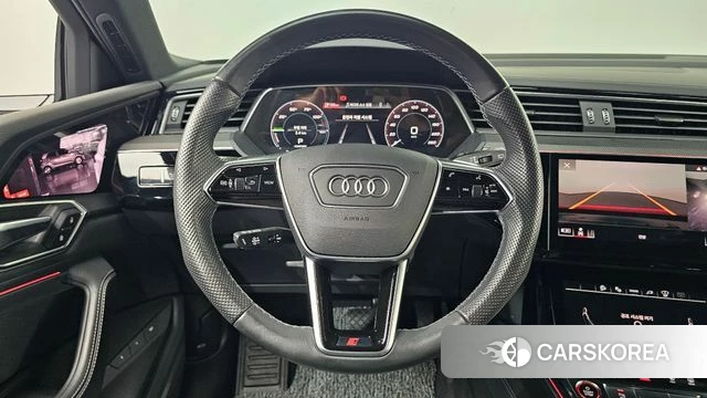 Audi e-Tron 2023 Белый из Кореи, фото 5