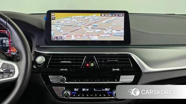 BMW 5 Series (G30) 2023 Белый из Кореи, фото 5