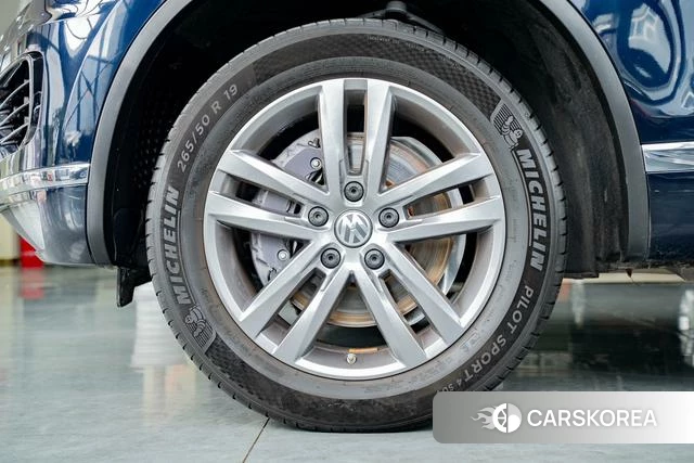 Volkswagen Touareg 2018 Синий из Китая, фото 5