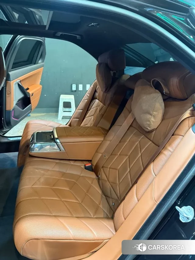 BMW 7 Series (G70) 2024 Черный из Кореи, фото 5