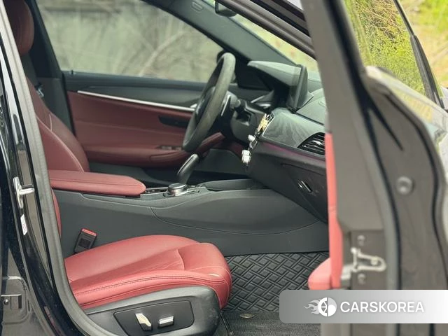 BMW 5 series 2023 Черный из Китая, фото 5