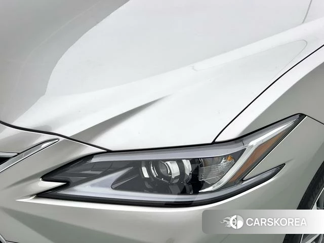 Lexus ES 2024 Серебристо-серый из Китая, фото 5