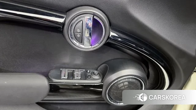 Mini Cooper Convertible 2019 Жемчужный цвет из Кореи, фото 5