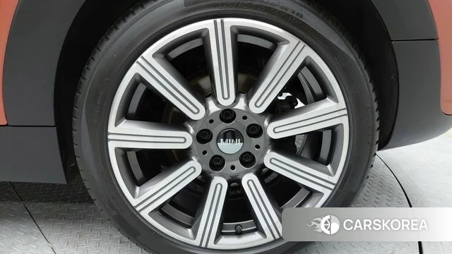 Mini Cooper S Clubman 2023 Красный из Кореи, фото 5