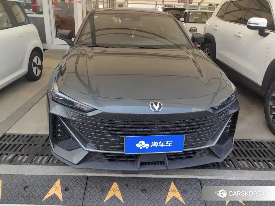 Chang'an UNI-V 2023 Silver/gray из Китая, фото 5