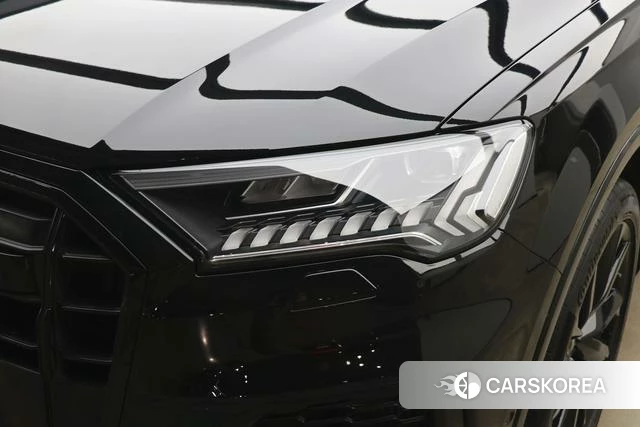 Audi Q7 2023 Черный из Китая, фото 5