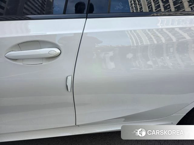 BMW 3 Series (G20) 2023 Белый из Кореи, фото 5