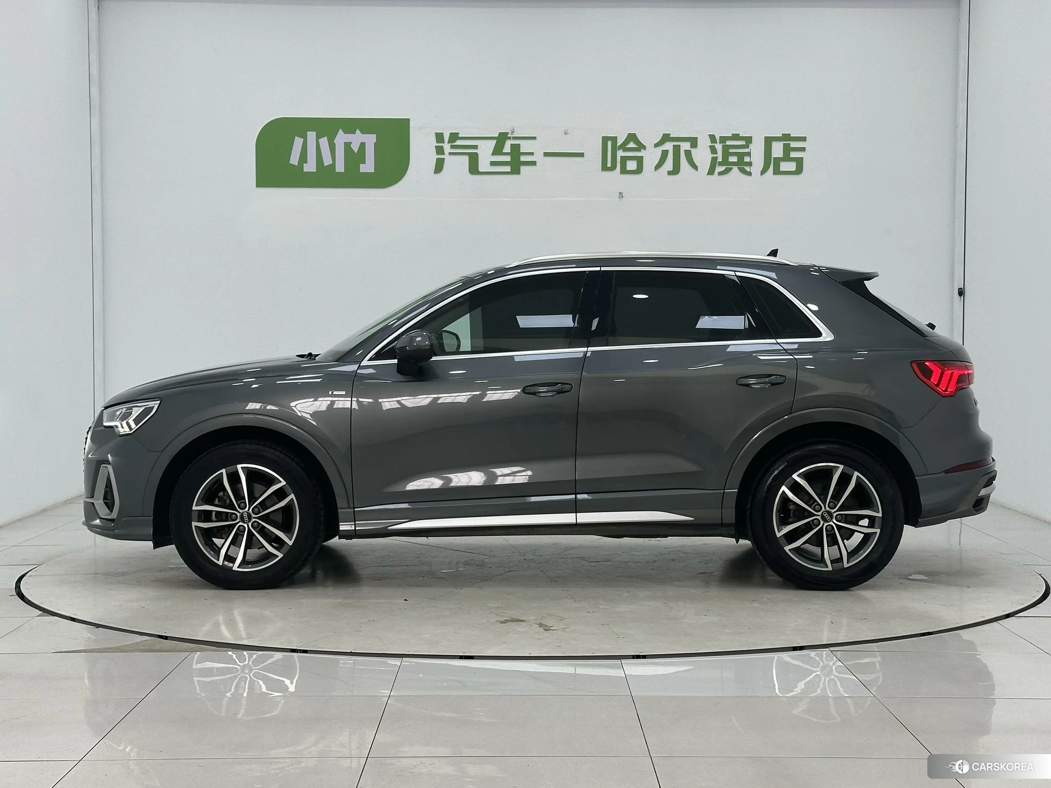 Audi Q3 2022 Темно-серый из Китая, фото 5