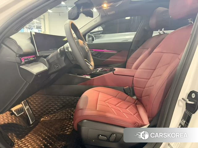 BMW 5 series 2025 Белый из Китая, фото 5