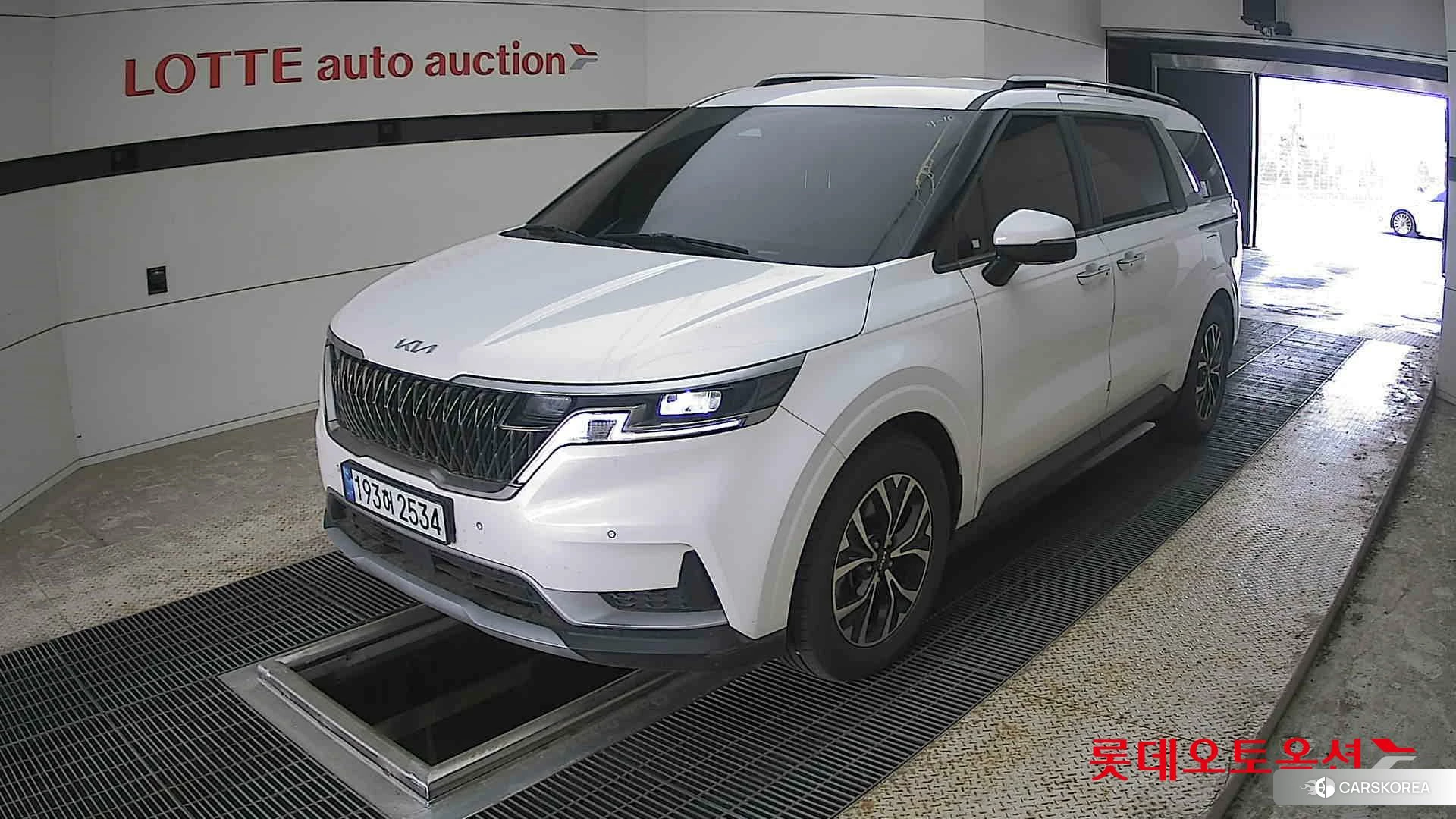 Kia Carnival 2023 Snow White Pearl (optional) из Кореи, фото 5