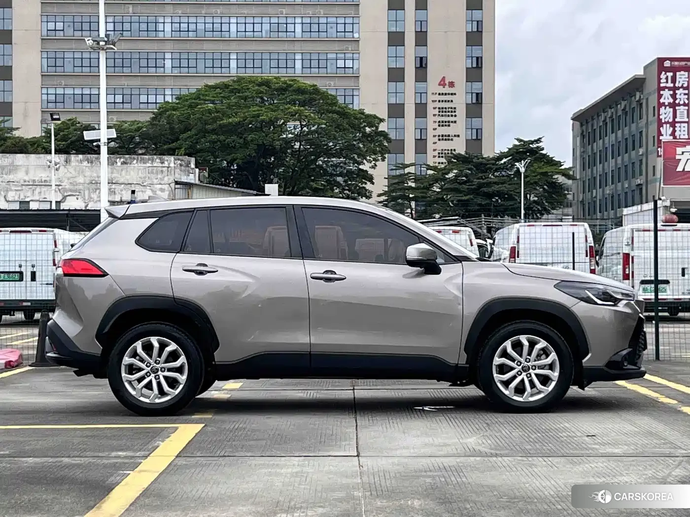Toyota Frontlander 2022 Silver/gray из Китая, фото 5
