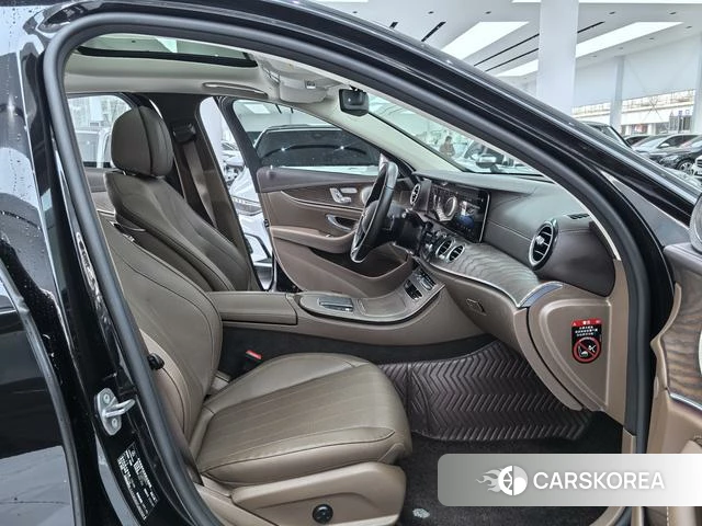Mercedes-Benz E-class 2023 Черный из Китая, фото 5