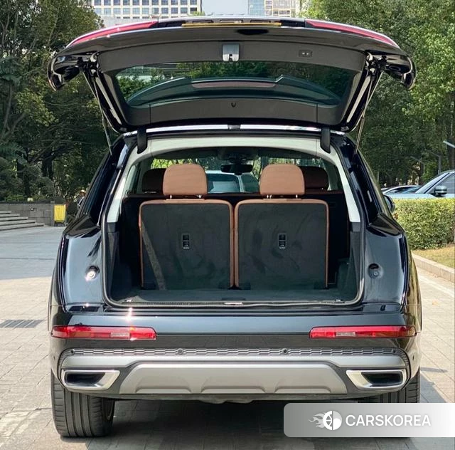 Audi Q7 2021 Черный из Китая, фото 5