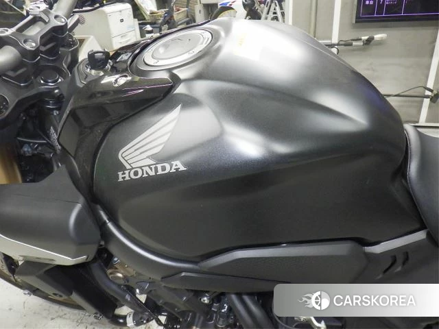 Проданный Honda CB650R E-CLUTCH id 3995178 из Японии, фото 3