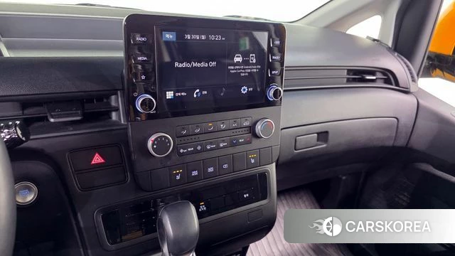 Hyundai Staria 2023 Желтый из Кореи, фото 5