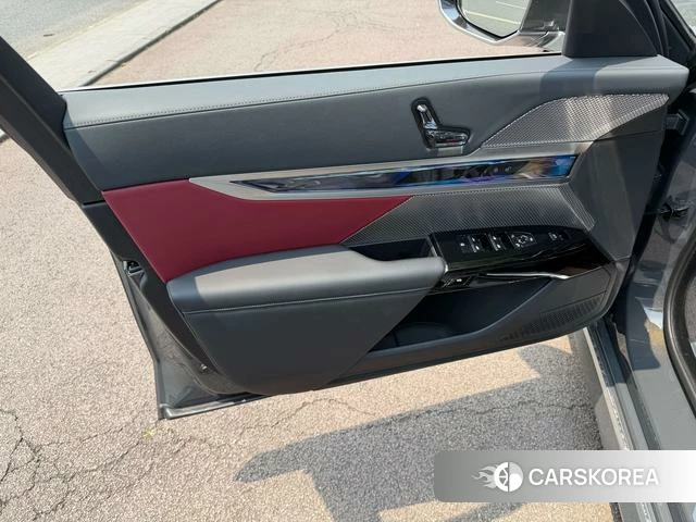 BMW 7 series 2025 Темно-серый из Китая, фото 5